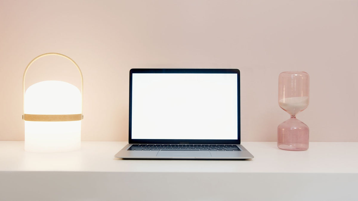 Heng Balance Lamp: How to Decorate Your Living Room with It