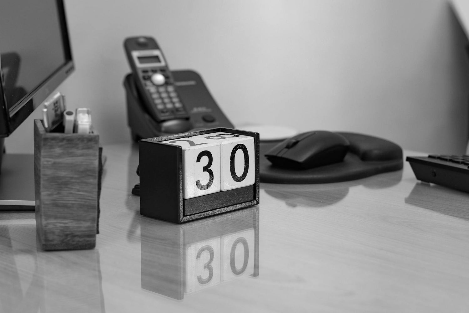 Desk Perpetual Calendar: Style Your Home Office with Science