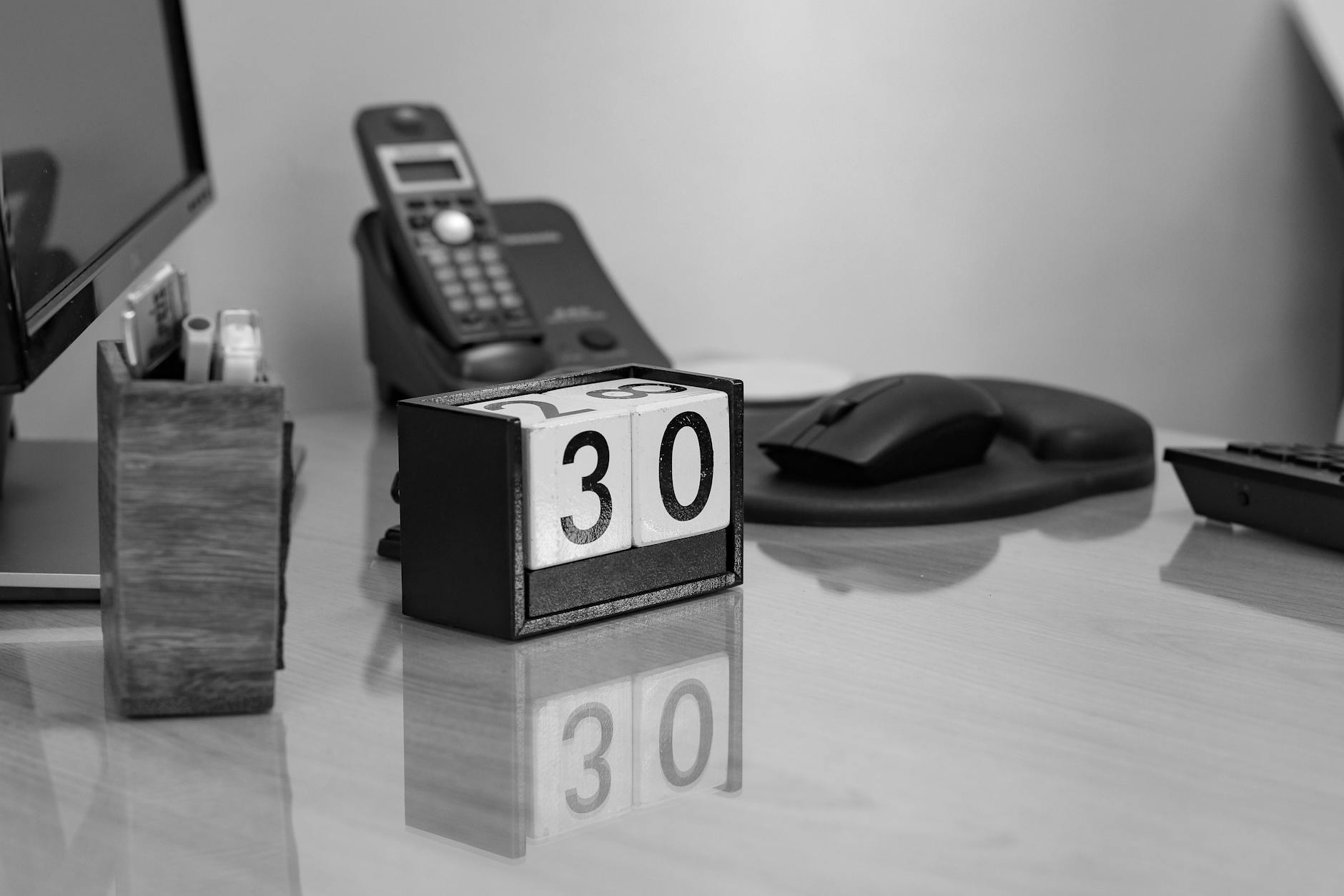 Desk Perpetual Calendar: Style Your Home Office with Science