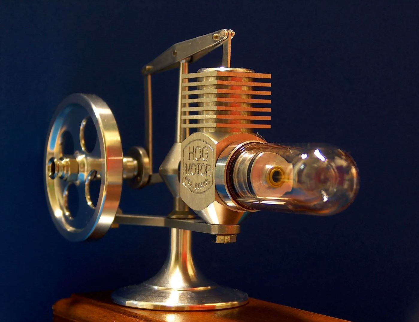 Stirling-Engine Science Decor