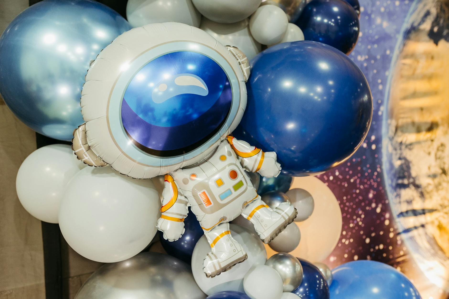Astronaut Galaxy Projector: Decorate Your Room with Space