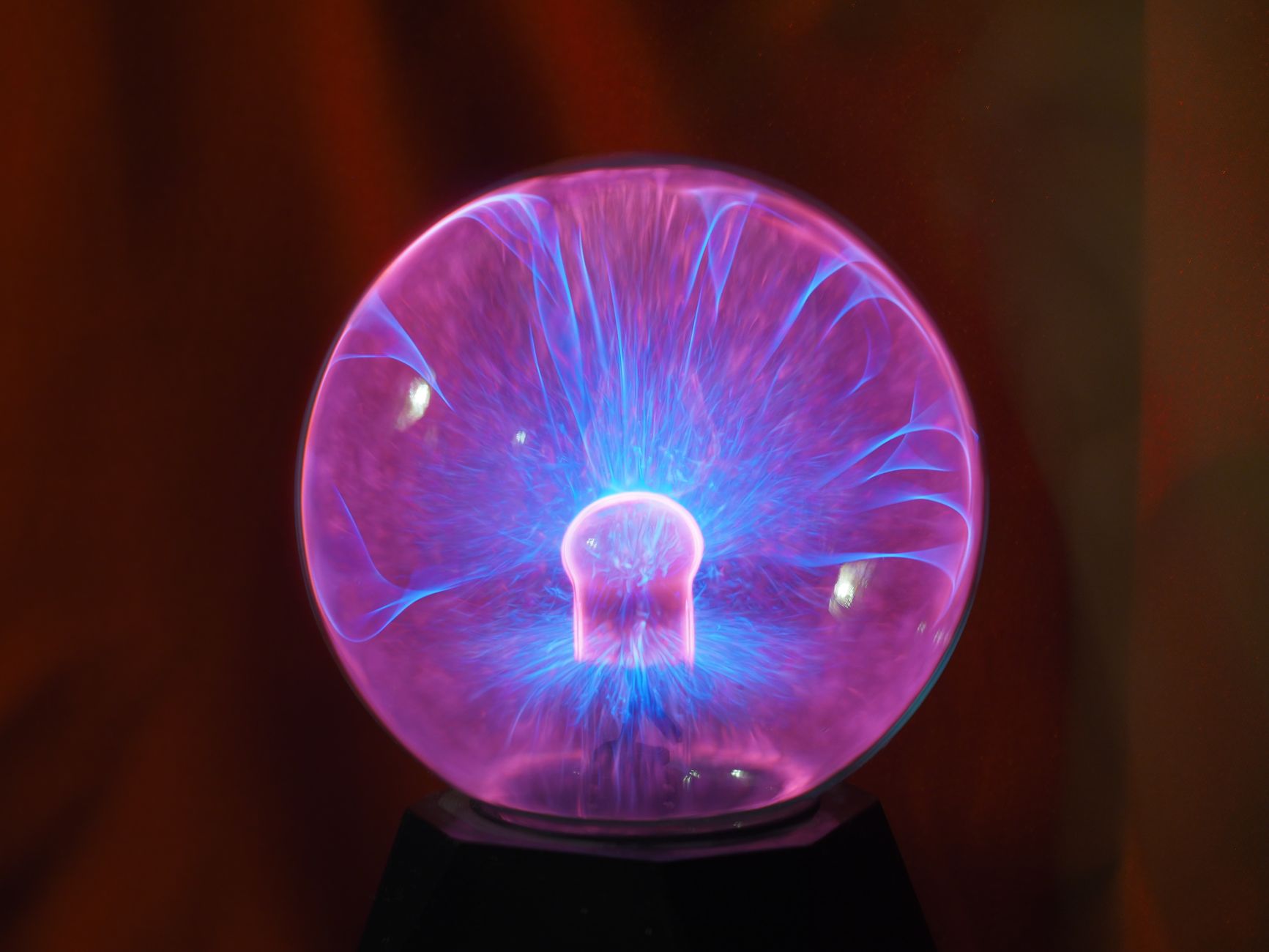 Tesla Coil Plasma Speaker vs. Normal Speaker: The Physics